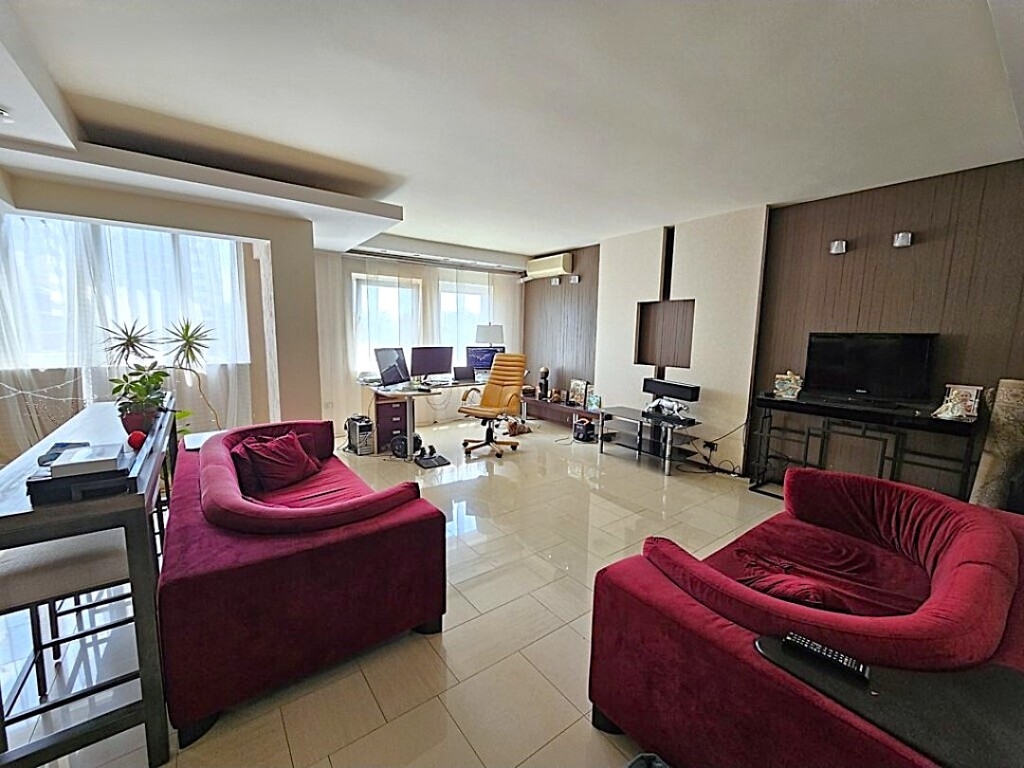 продажа многокомнатной квартиры номер A-174376 в Приморском районе, фото номер 18